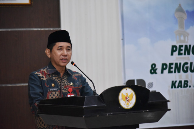 Sekda Kukuhkan Pengurus PHBI Kabupaten Kobar