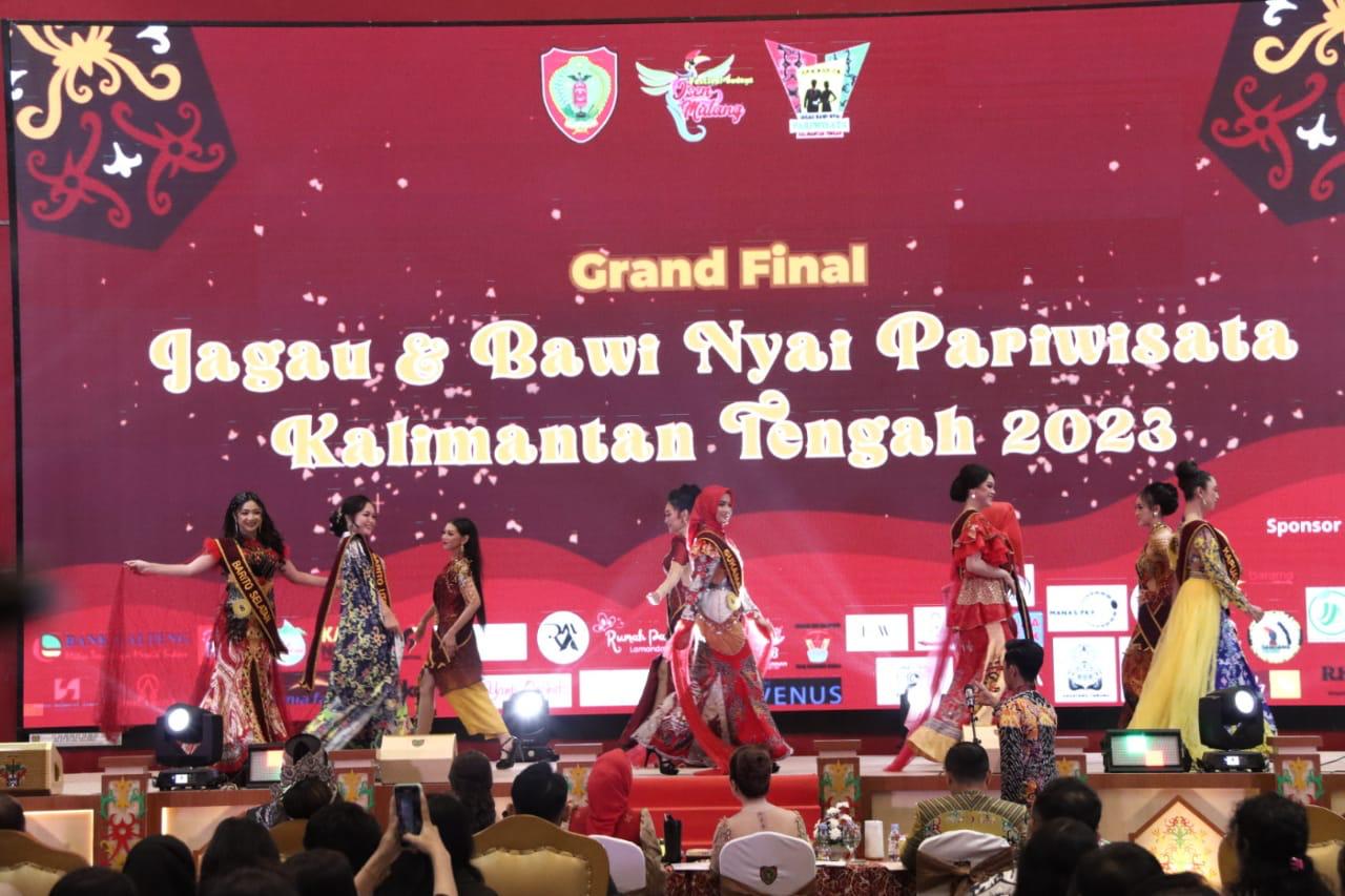 Grand Final Pemilihan Jagau dan Bawi Nyai Pariwisata Hipnotis Penonton