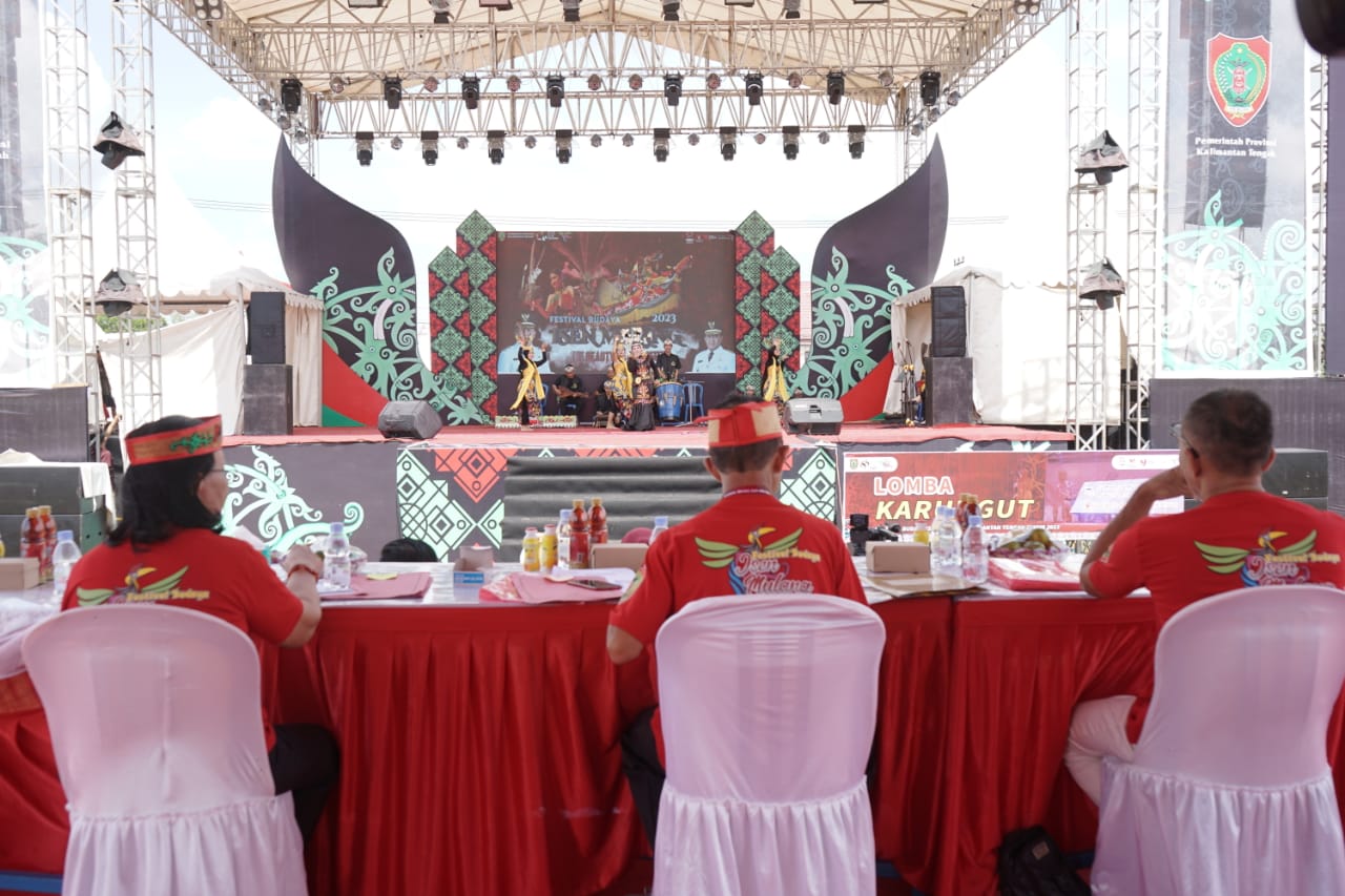 Lomba Karungut, Seni Budaya Bertutur dengan Iringan Musik Tradisional Pikat Penonton di FBIM 2023