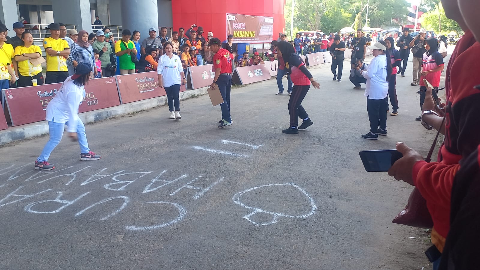 Tradisi Permainan Gasing dalam Lomba Habayang FBIM 2023