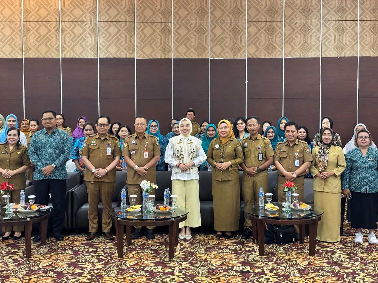 Kepala Dinas PMD Prov. Kalteng Sampaikan Paparan pada Pertemuan Advokasi Pokjanal Posyandu Tingkat Kota Palangka Raya Tahun 2025