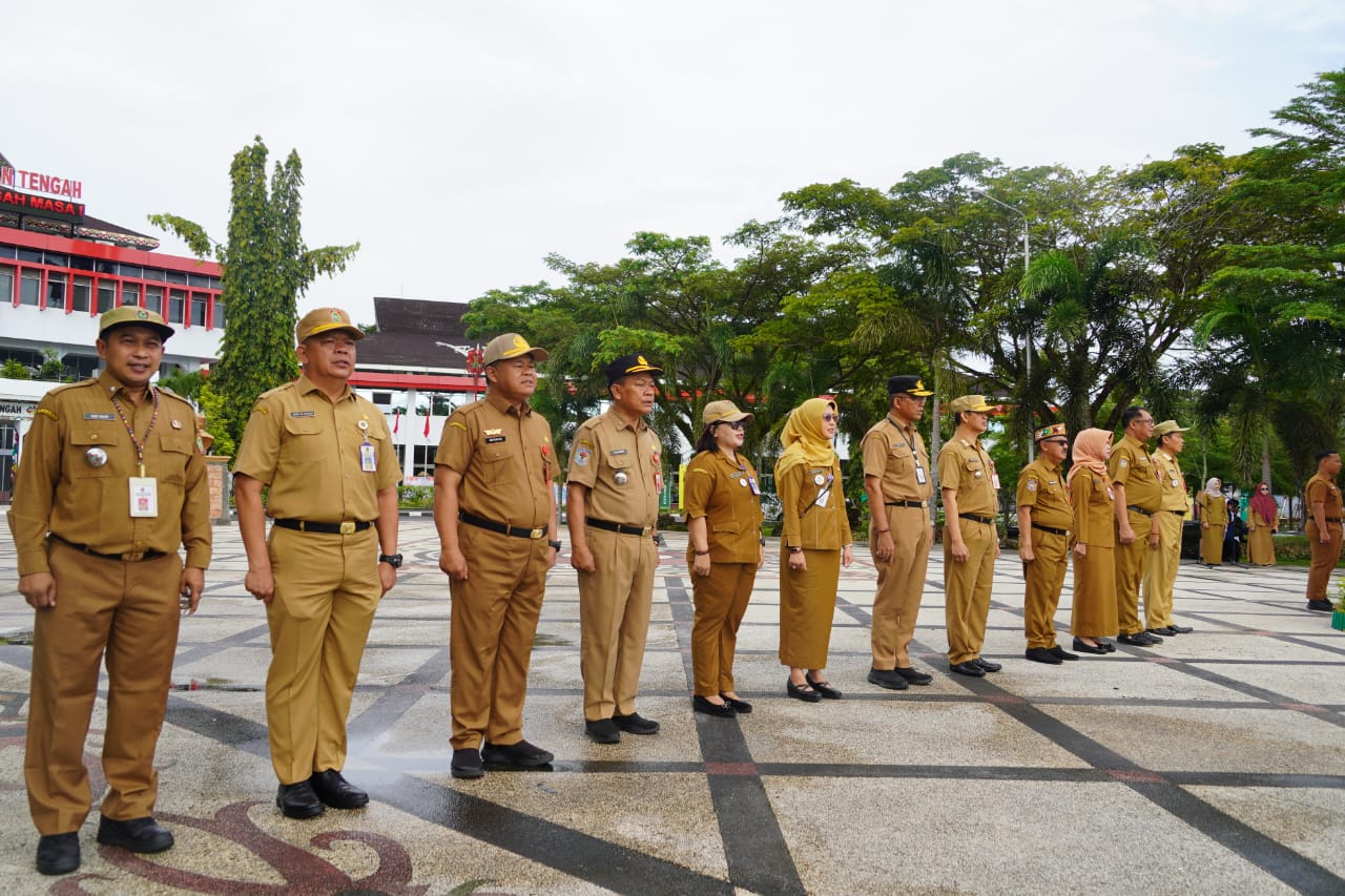 Plt. Sekda Leonard S. Ampung Tekankan Disiplin, Dedikasi, dan Etika ASN pada Apel CPNS dan PPPK Periode I TA 2024
