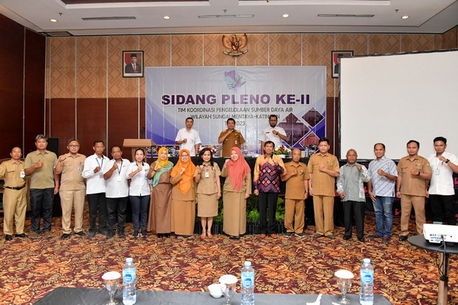 Kepala Bappedalitbang Prov. Kalteng Buka Sidang Pleno Ke-II TKPSDA Wilayah Sungai Mentaya-Katingan T.A 2023