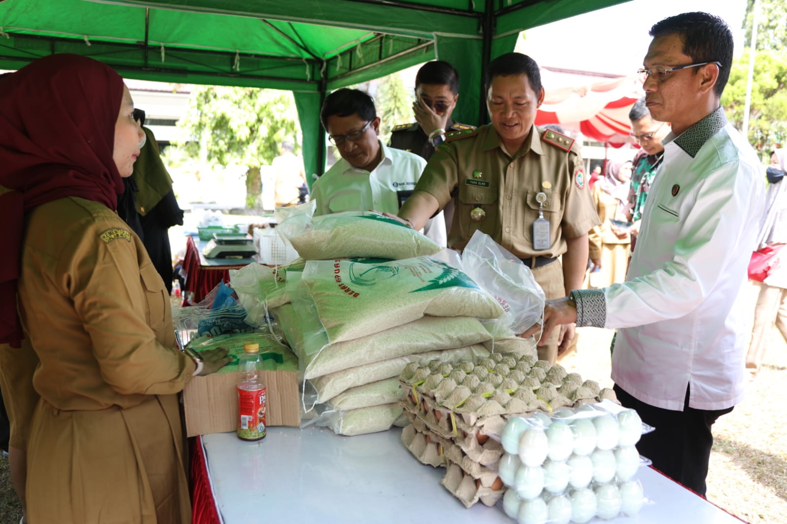Sahli Gubernur Yuas Elko Hadiri Launching Gerakan Pangan Murah Serentak Tahun 2023