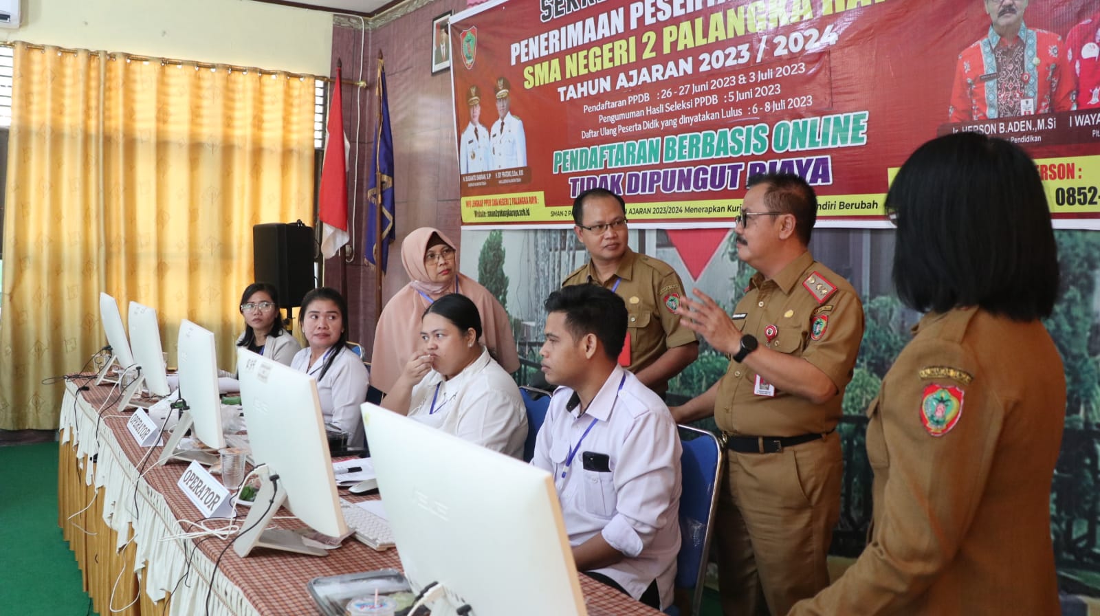 PPDB Online Dimulai, Plt. Kadisdik Herson B. Aden Tinjau Beberapa Sekolah