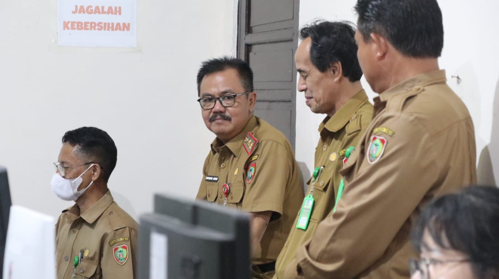 PPDB Online Dimulai, Plt. Kadisdik Herson B. Aden Tinjau Beberapa Sekolah