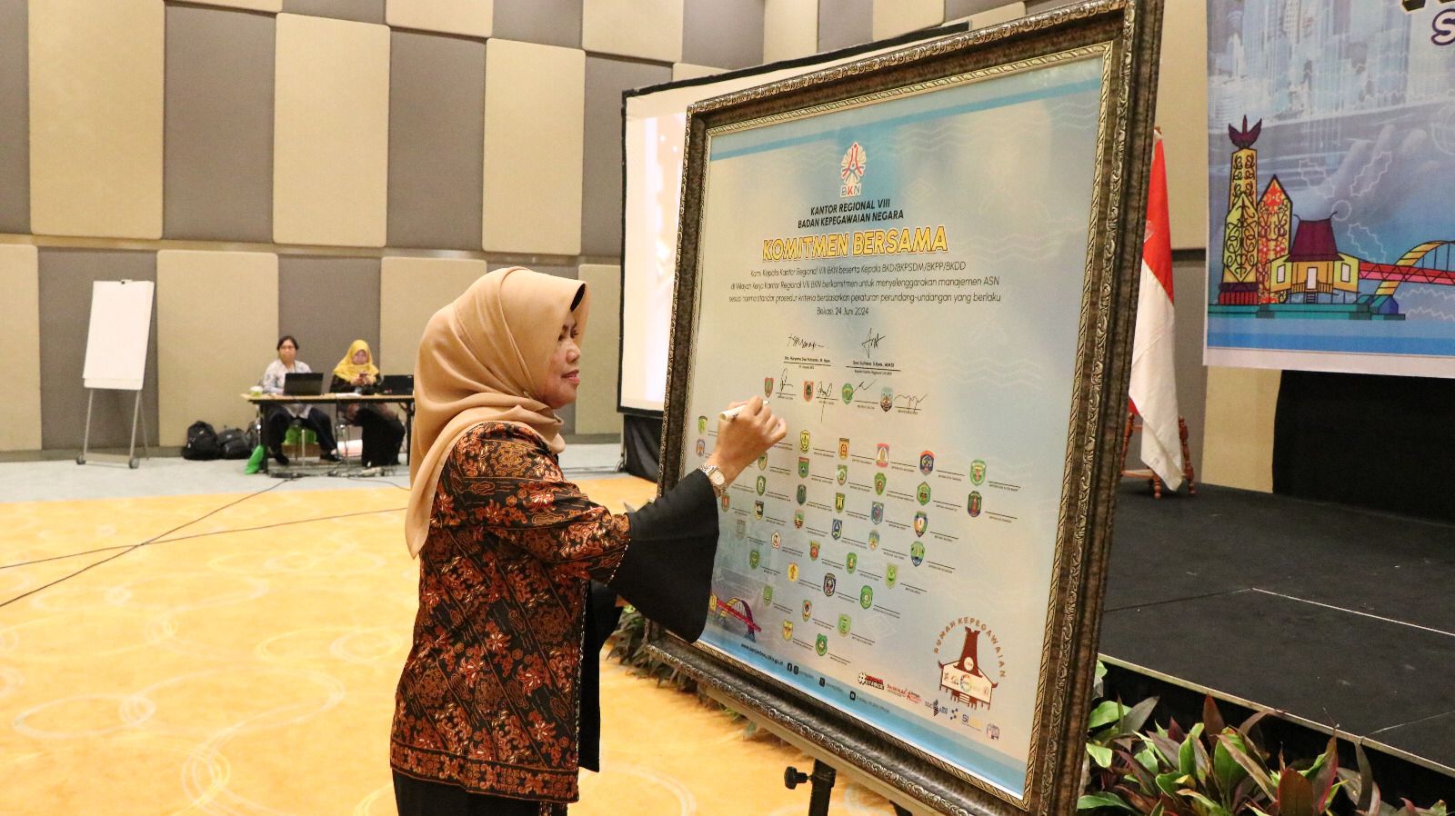 Pemprov Kalteng Melalui Badan Kepegawaian Daerah Terima Penghargaan dari Kantor Regional VIII BKN