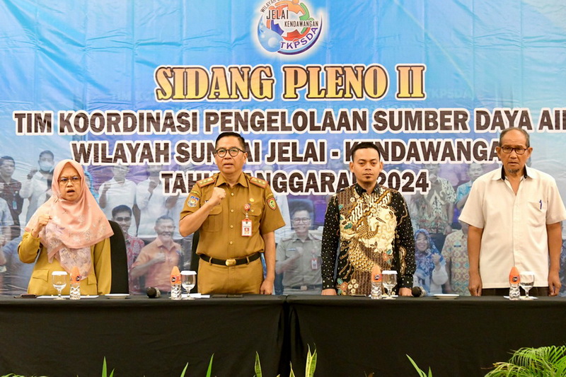 Kepala Bappedalitbang Prov. Kalteng Buka Sidang Pleno II TKPSDA Wilayah Jelai-Kendawangan T.A 2024