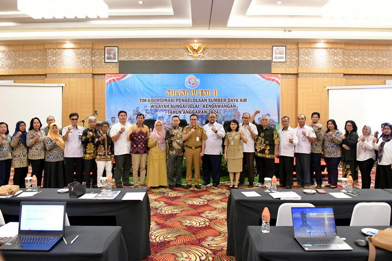 Kepala Bappedalitbang Prov. Kalteng Buka Sidang Pleno II TKPSDA Wilayah Jelai-Kendawangan T.A 2024