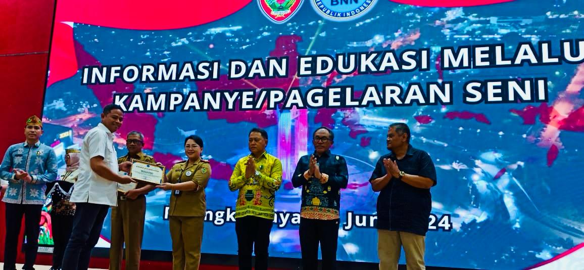 RSJ Kalawa Atei Terima Penghargaan pada Puncak Peringatan HANI 2024