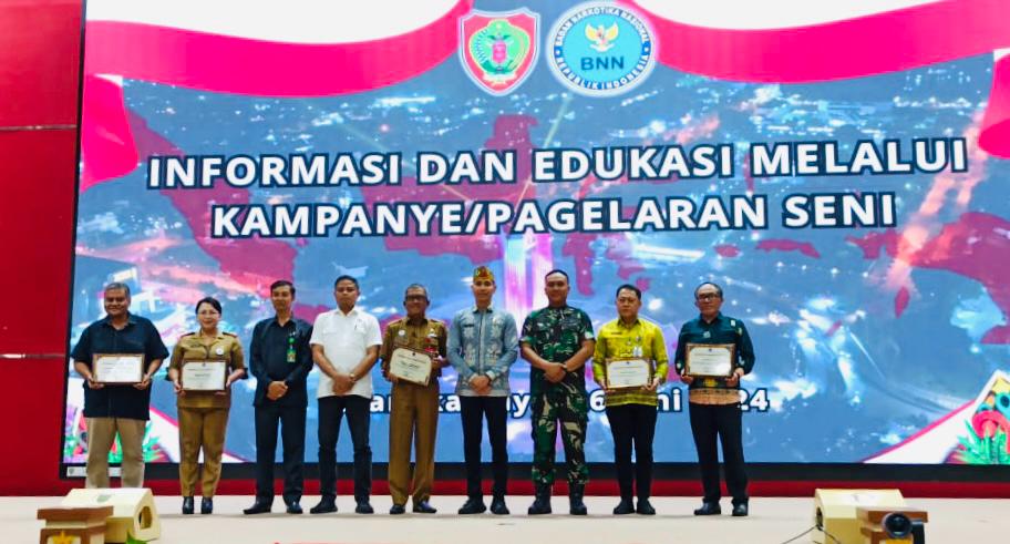 RSJ Kalawa Atei Terima Penghargaan pada Puncak Peringatan HANI 2024