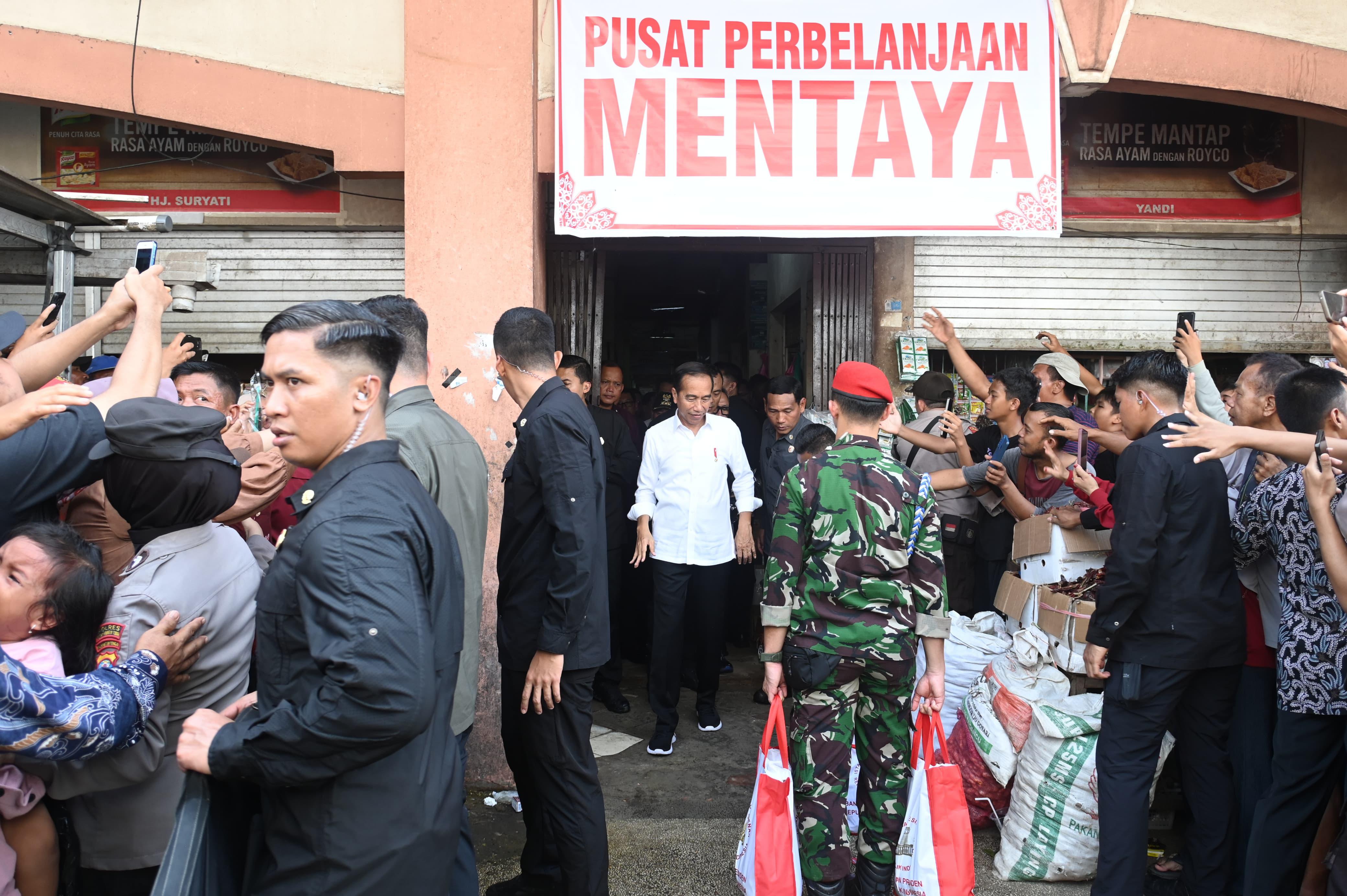 Hadir di Sampit, Gubernur Kalteng H. Sugianto Sabran Dampingi Kunker Presiden RI Joko Widodo ke Kabupaten Kotawingin Timur