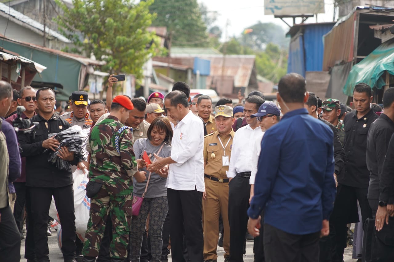 Gubernur Sugianto Sabran Dampingi Presiden Meninjau Harga di Pasar Pata Katingan