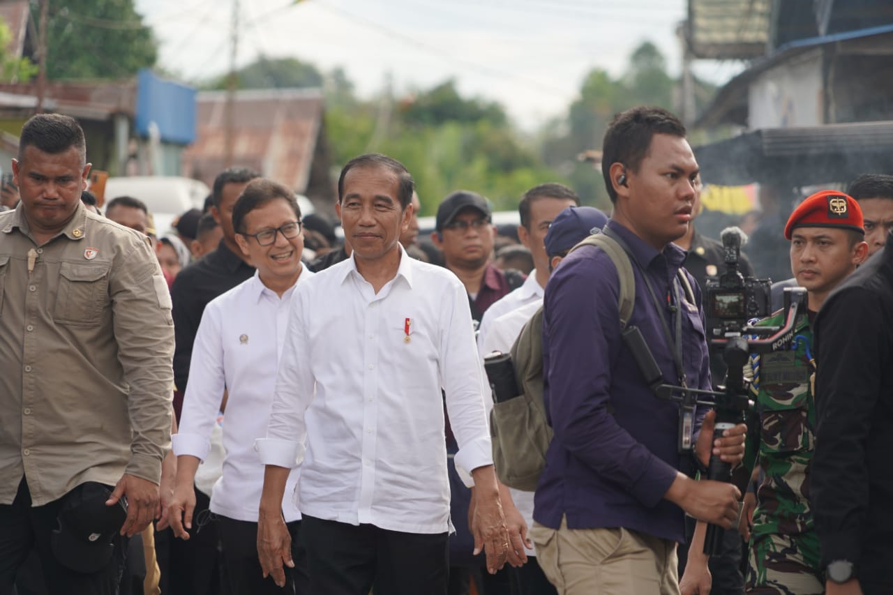 Gubernur Sugianto Sabran Dampingi Presiden Meninjau Harga di Pasar Pata Katingan