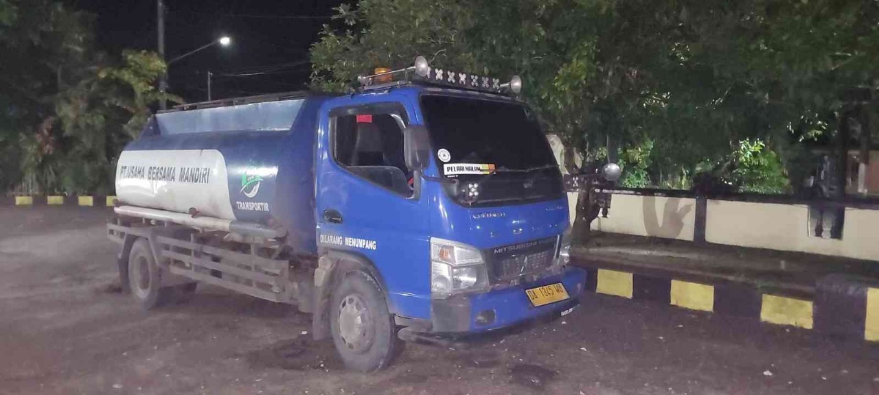 Truk Tangki BBM Ilegal Terjaring Razia Dalam Operasi Gabungan di Perbatasan Kapuas - Tamiang Layang