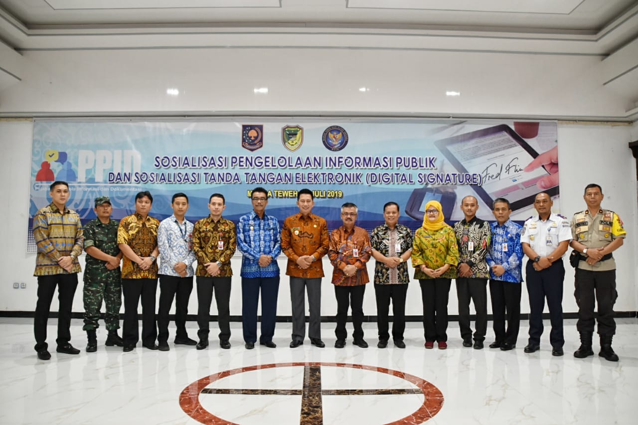Bupati Barito Utara H. Nadalsyah Buka Sosialisasi Pengelolaan Informasi Publik dan Tanda Tangan Elektronik 