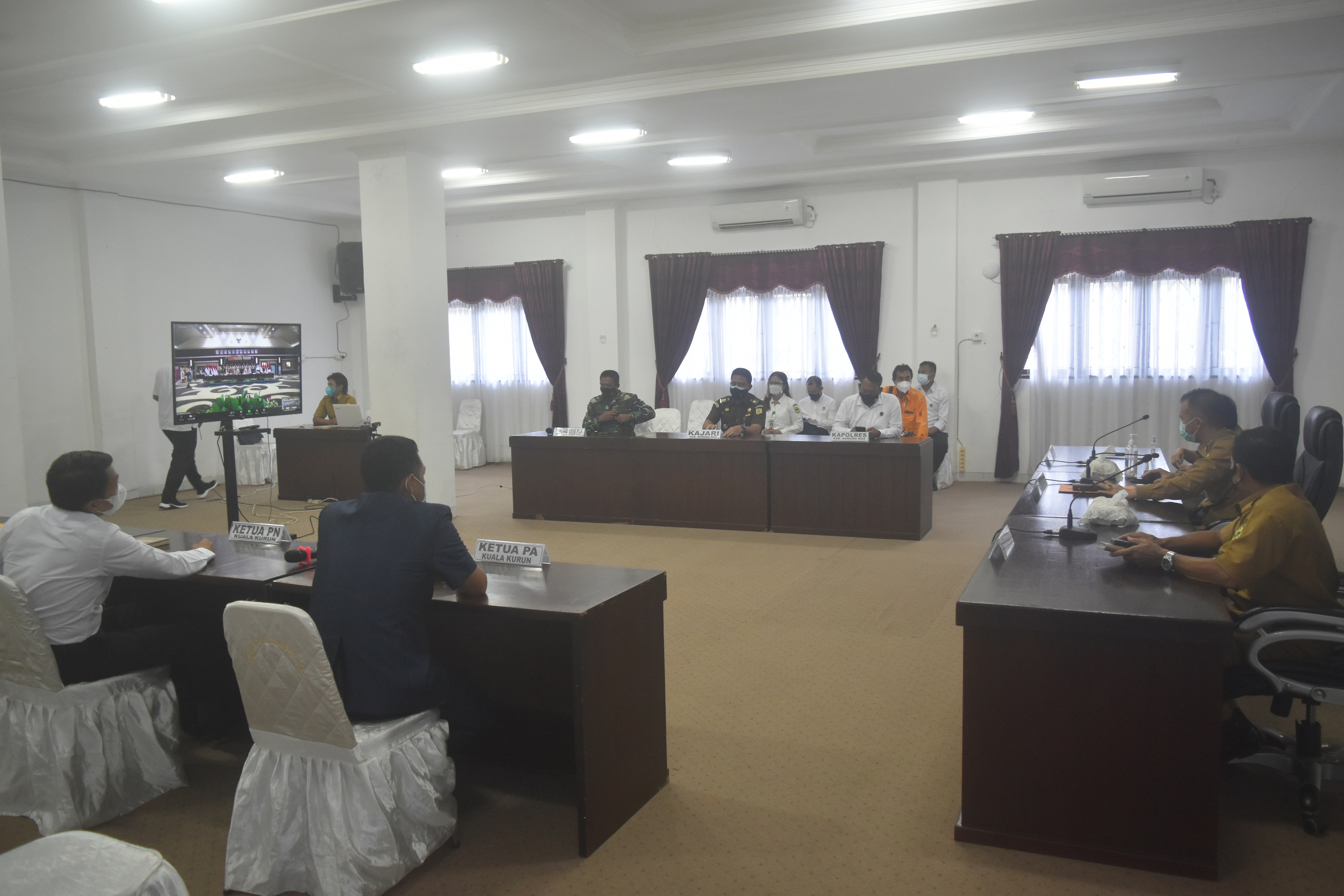  Bupati Gunung Mas Ikuti Rakor Dengan Pemprov. Kalteng Secara Virtual