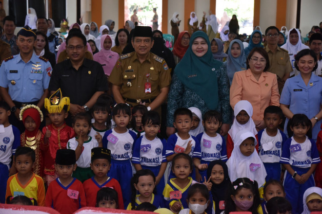 Peringati HAN 2023, Pj. Bupati Kobar Dorong Ciptakan Lingkungan Kondusif bagi Pertumbuhan Anak-anak