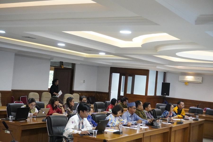 Kepala Bappedalitbang Sampaikan Paparan Evaluasi Raperda RPJPD Prov. Kalteng Tahun 2025- 2045