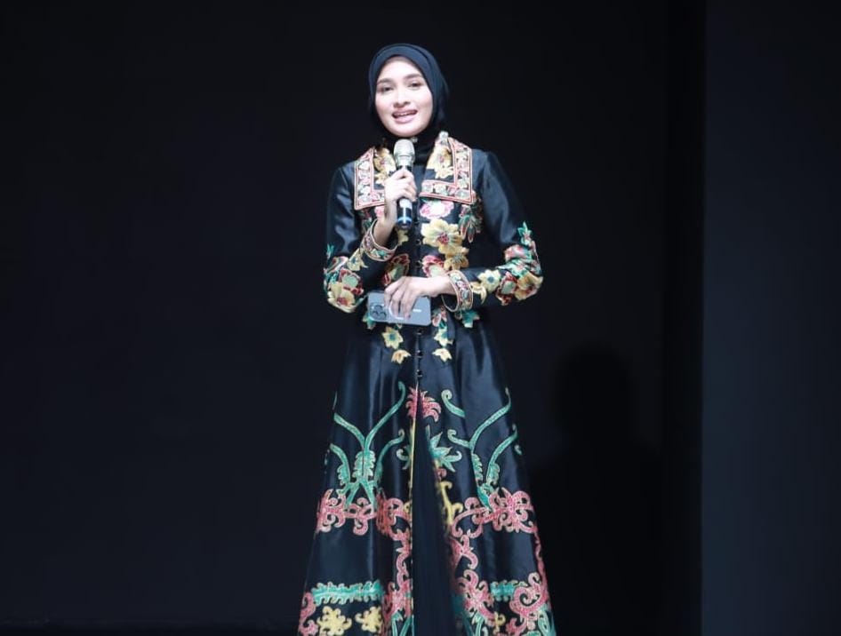Hadiri Fashion Show Wastra Kalteng, Ketua Dekranasda Ivo Sugianto Sabran : Sebagai Masyarakat Kalteng Saya Bangga