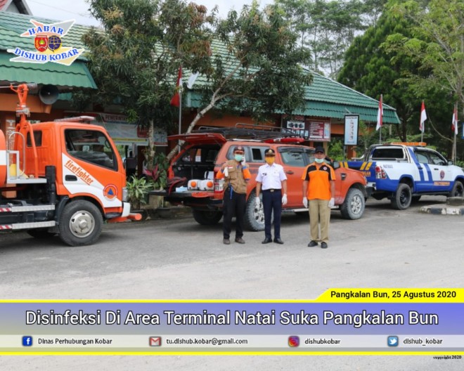 Bersama BPBD Kobar, Dishub Lakukan Penyemprotan Disinfektan di Terminal Natai Suka Pangkalan Bun