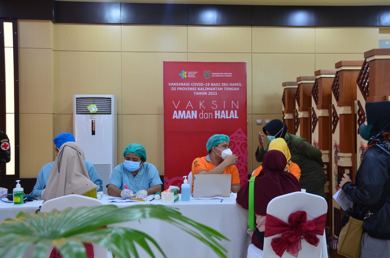 Kadis Kesehatan Prov. Kalteng Tinjau Vaksinasi Bagi Ibu Hamil