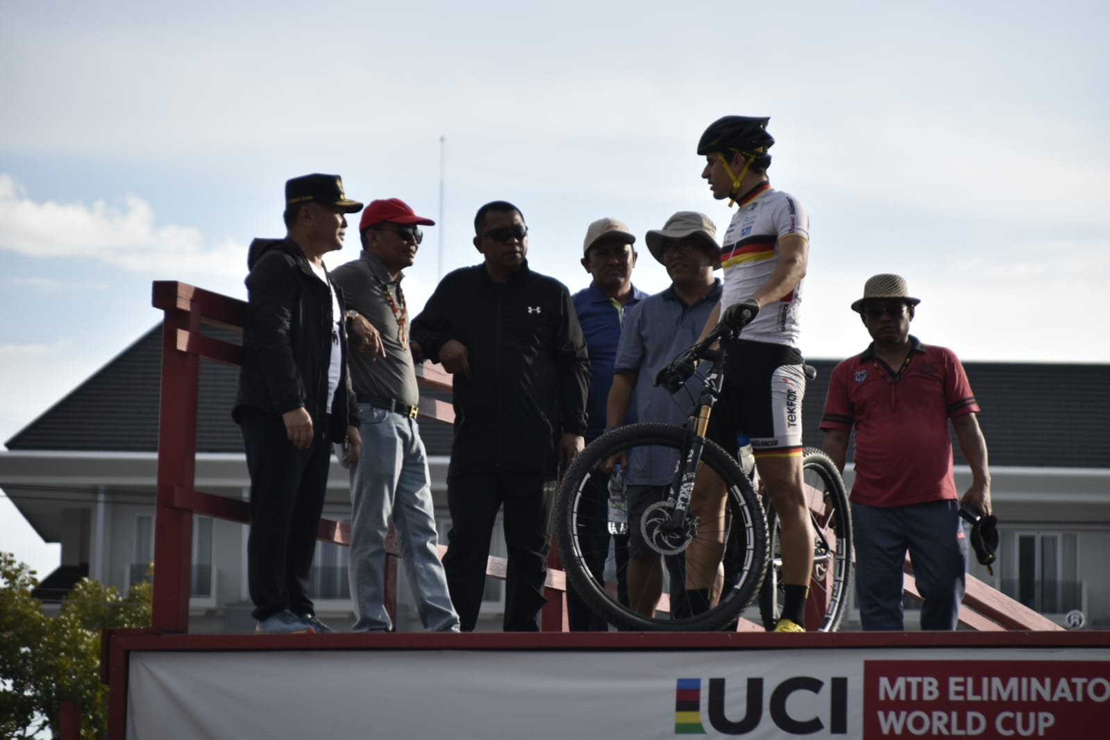 Gubernur Kalteng Pantau Top Raider Latihan Resmi di Sirkuit Perlintasan UCI MTB Eliminator Word Cup 2022 