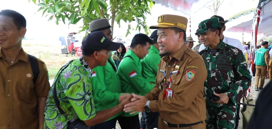 Tingkatkan Produksi dan Mutu Beras, Kadis TPHP Prov Kalteng Kawal Panen Padi Lokal di Kabupaten Kapuas