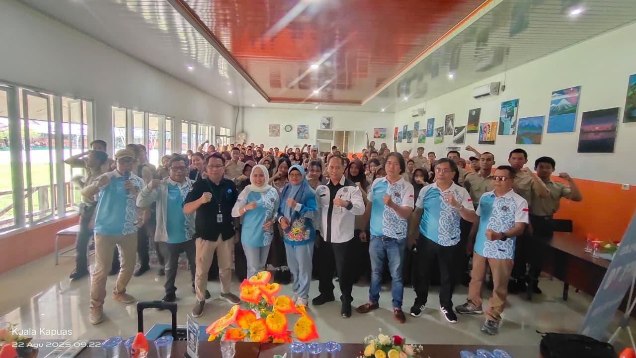 PWI Kapuas Gandeng Diskominfosantik Kapuas Gelar Program Goes To School di SMKN 1 Kuala Kapuas