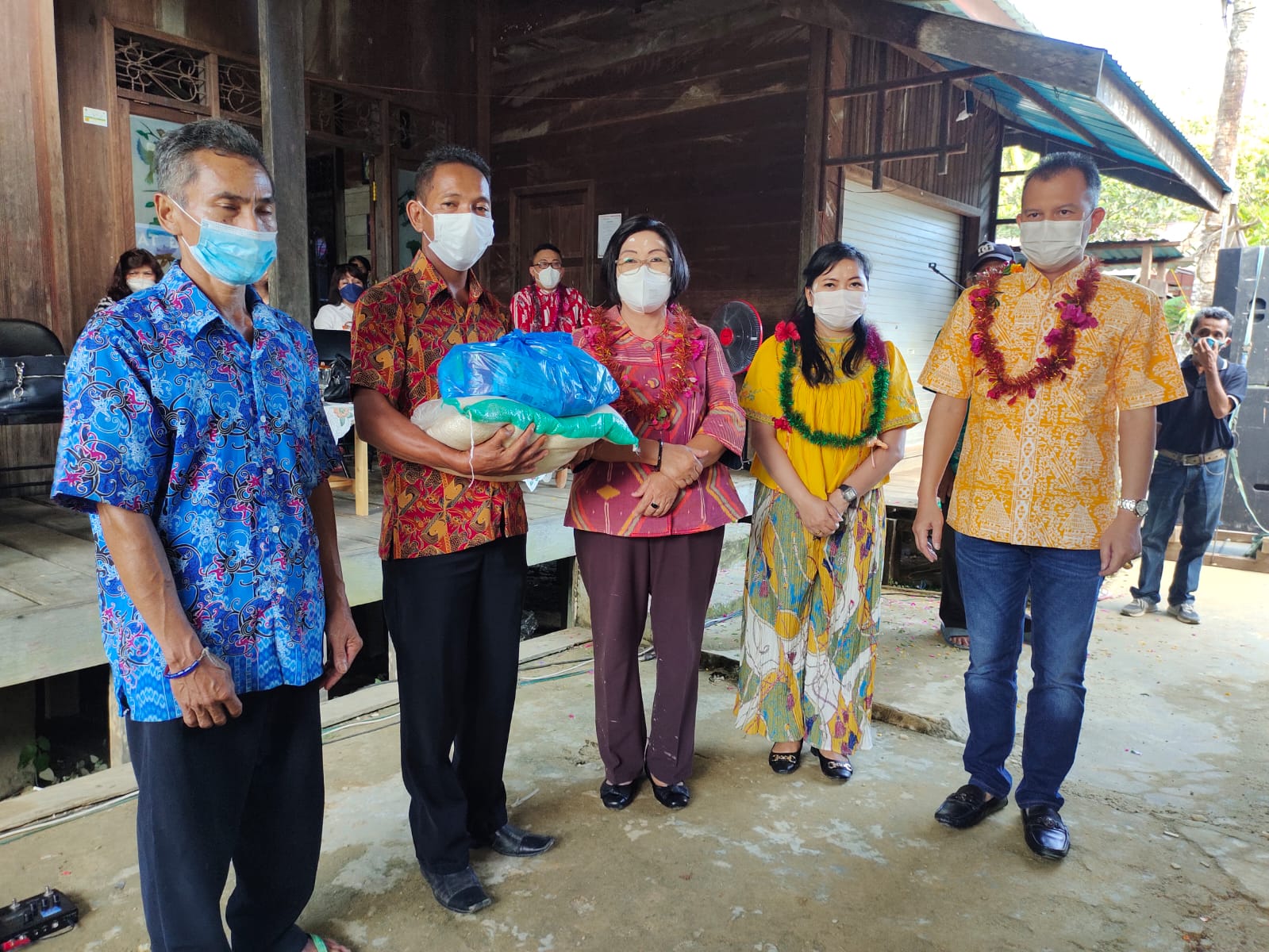  Bupati Gunung Mas Salurkan Bantuan Untuk Korban Banjir