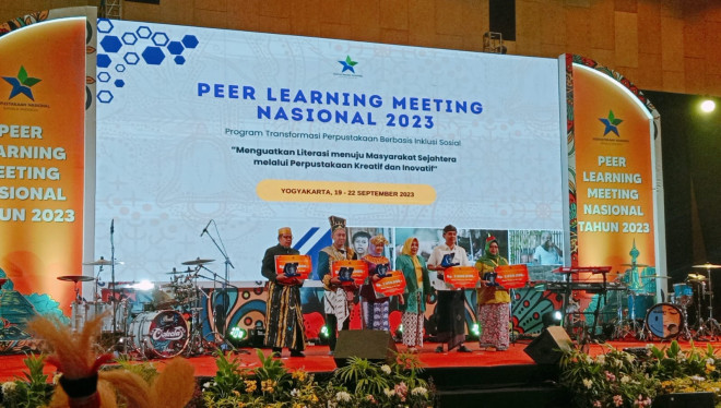 ASN Dispursip Kobar Terima Penghargaan Master Trainer of The Year 2023