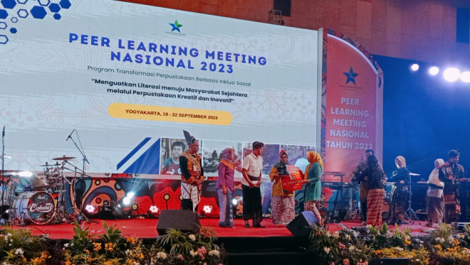 ASN Dispursip Kobar Terima Penghargaan Master Trainer of The Year 2023
