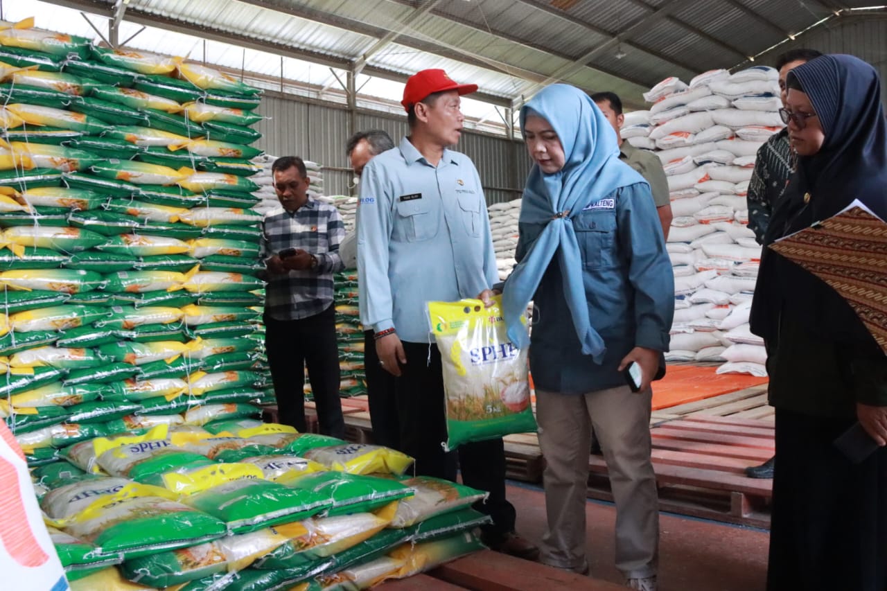 Tim Satgas Ketahanan Pangan dan TPID Provinsi Kalteng Lakukan Pemantauan Harga Pangan di Pasar Tradisional serta Distributor di Kota Palangka Raya