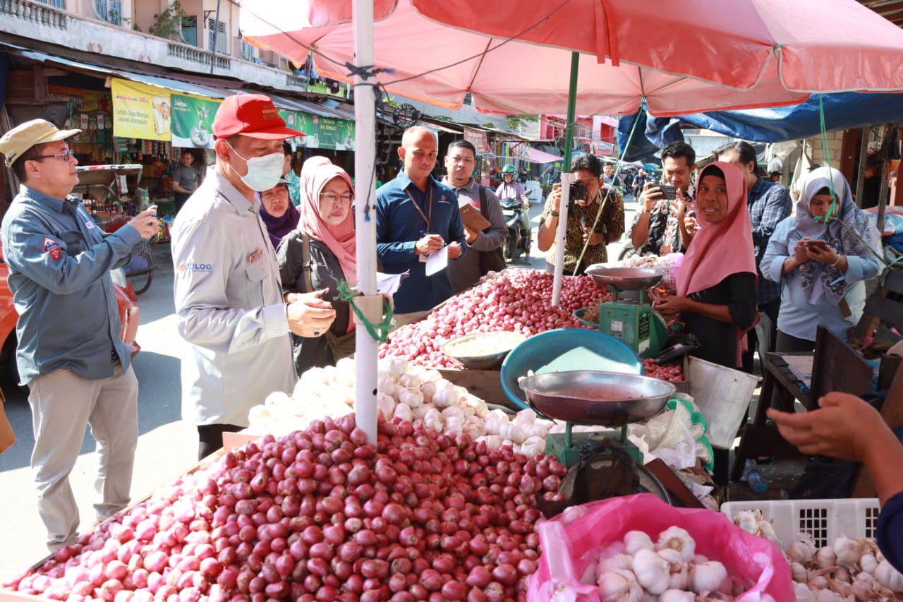 Tim Satgas Ketahanan Pangan dan TPID Provinsi Kalteng Lakukan Pemantauan Harga Pangan di Pasar Tradisional serta Distributor di Kota Palangka Raya