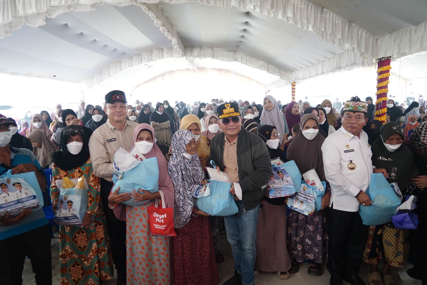 Gubernur Agustiar Sabran Salurkan Ribuan Bantuan dan 50 Ribu Liter Air Bersih untuk Warga Kapuas