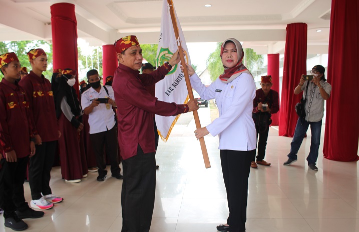 Pj. Bupati Bupati Barito Selatan Lisda Arriyana Lepas Kafilah Kab. Barsel Ikuti Festival Seni Qasidah IX Tingkat Prov. Kalteng