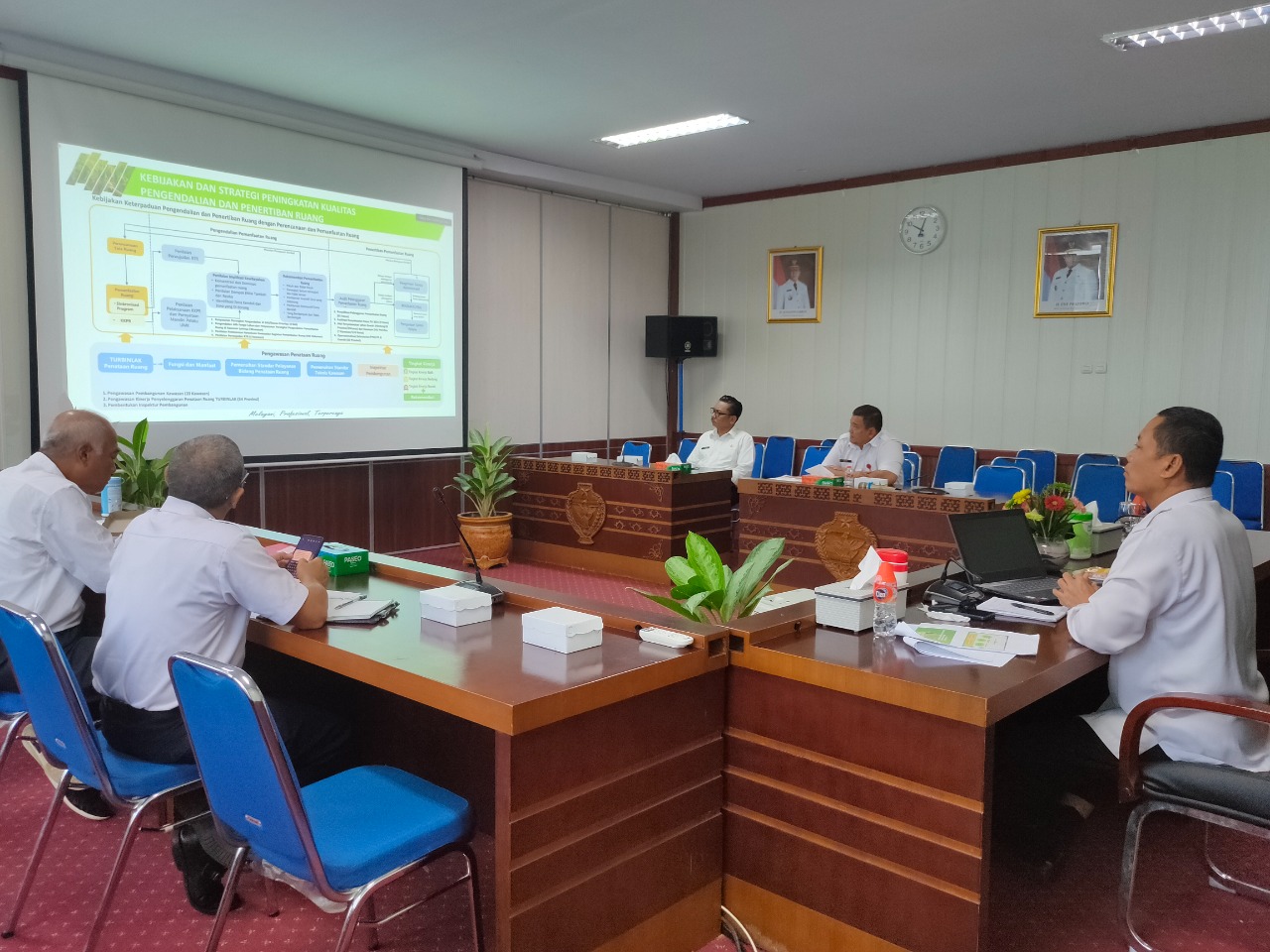 Sahli Gubernur Bidang Ekonomi Keuangan dan Pembangunan Yuas Elko Ikuti FGD II secara virtual dalam rangka Pengendalian Pemanfaatan Ruang Kawasan Food Estate di Kalteng 