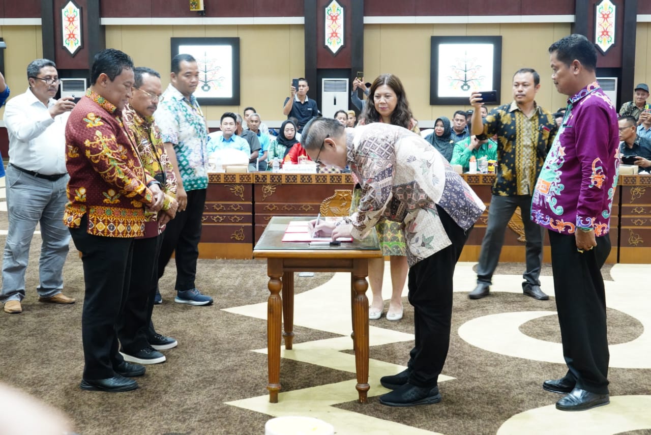 Wagub Edy Pratowo Saksikan Penandatangan Perjanjian Kerjasama FPKMS
