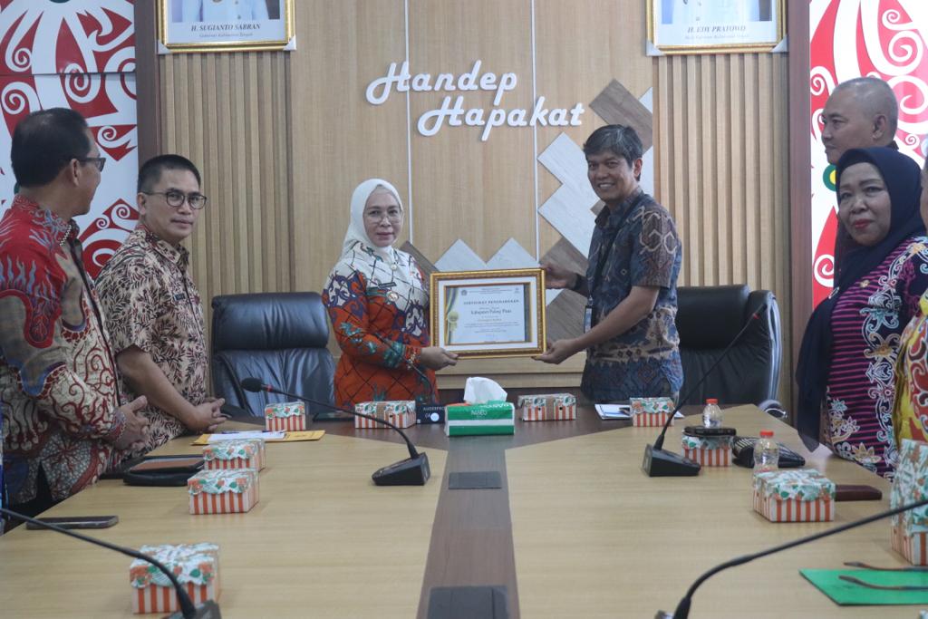Masuk Tiga Besar atas Penyaluran DAK Fisik Tahap I di Kalteng, Pemkab Pulang Pisau Terima Penghargaan