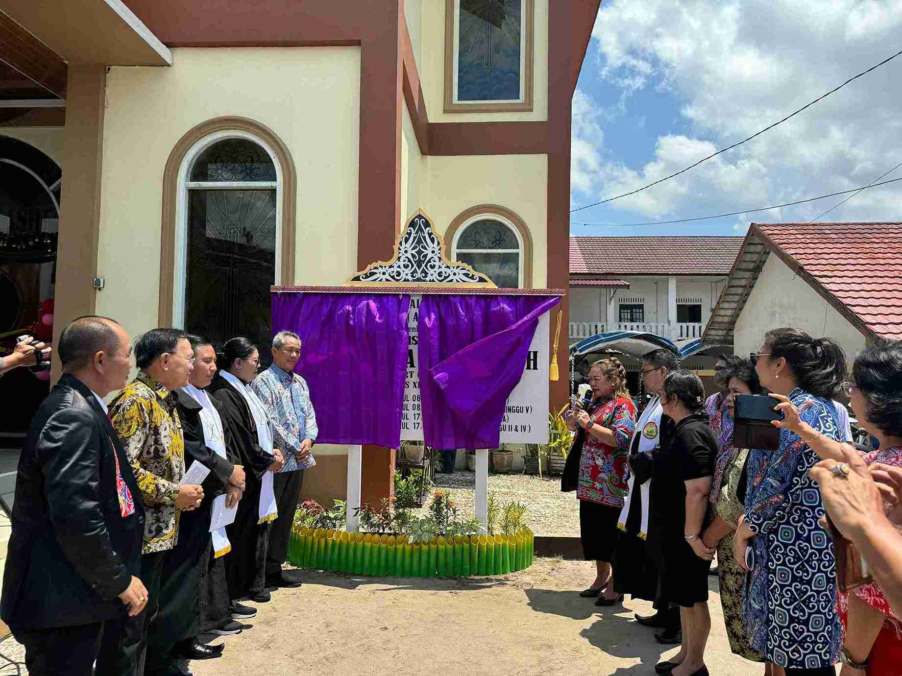 Hadiri Peresmian Gedung Pastori Jemaat GKE Sinar Kasih, Plt. Karo Pemerintahan dan Otda Harapkan Jemaat Optimalkan Pembangunan Iman Kepada Tuhan