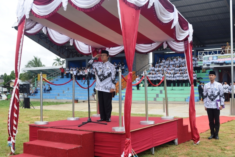 Ribuan Guru Antusias Ikuti Upacara Peringatan HGN dan Hut PGRI 