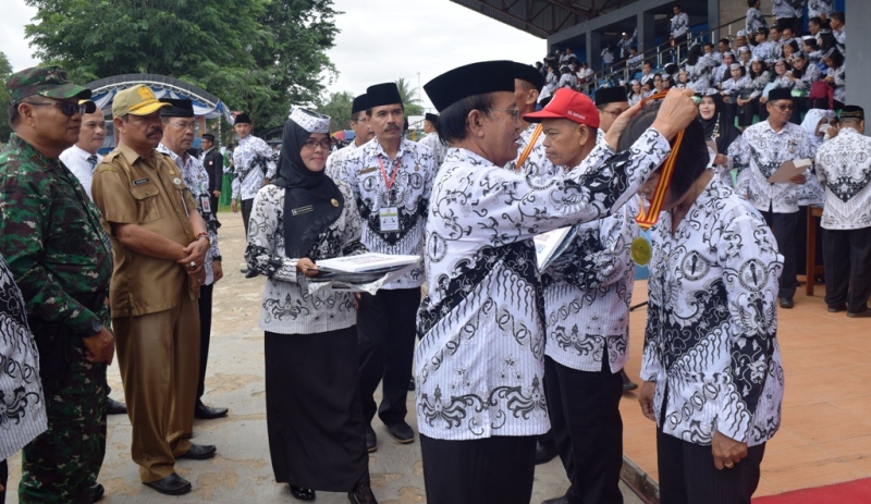 Ribuan Guru Antusias Ikuti Upacara Peringatan HGN dan Hut PGRI 