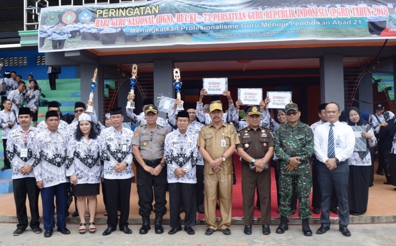 Ribuan Guru Antusias Ikuti Upacara Peringatan HGN dan Hut PGRI 