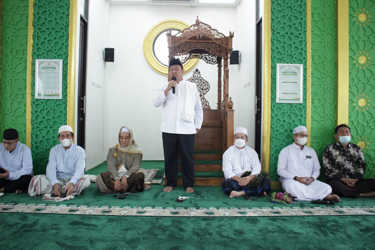 Wagub H. Edy Pratowo Salat Jumat Perdana di Masjid Al-Amanah Kantor Gubernur Kalteng