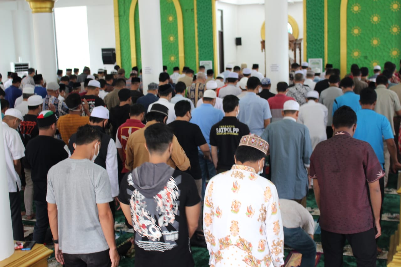 Wagub H. Edy Pratowo Salat Jumat Perdana di Masjid Al-Amanah Kantor Gubernur Kalteng
