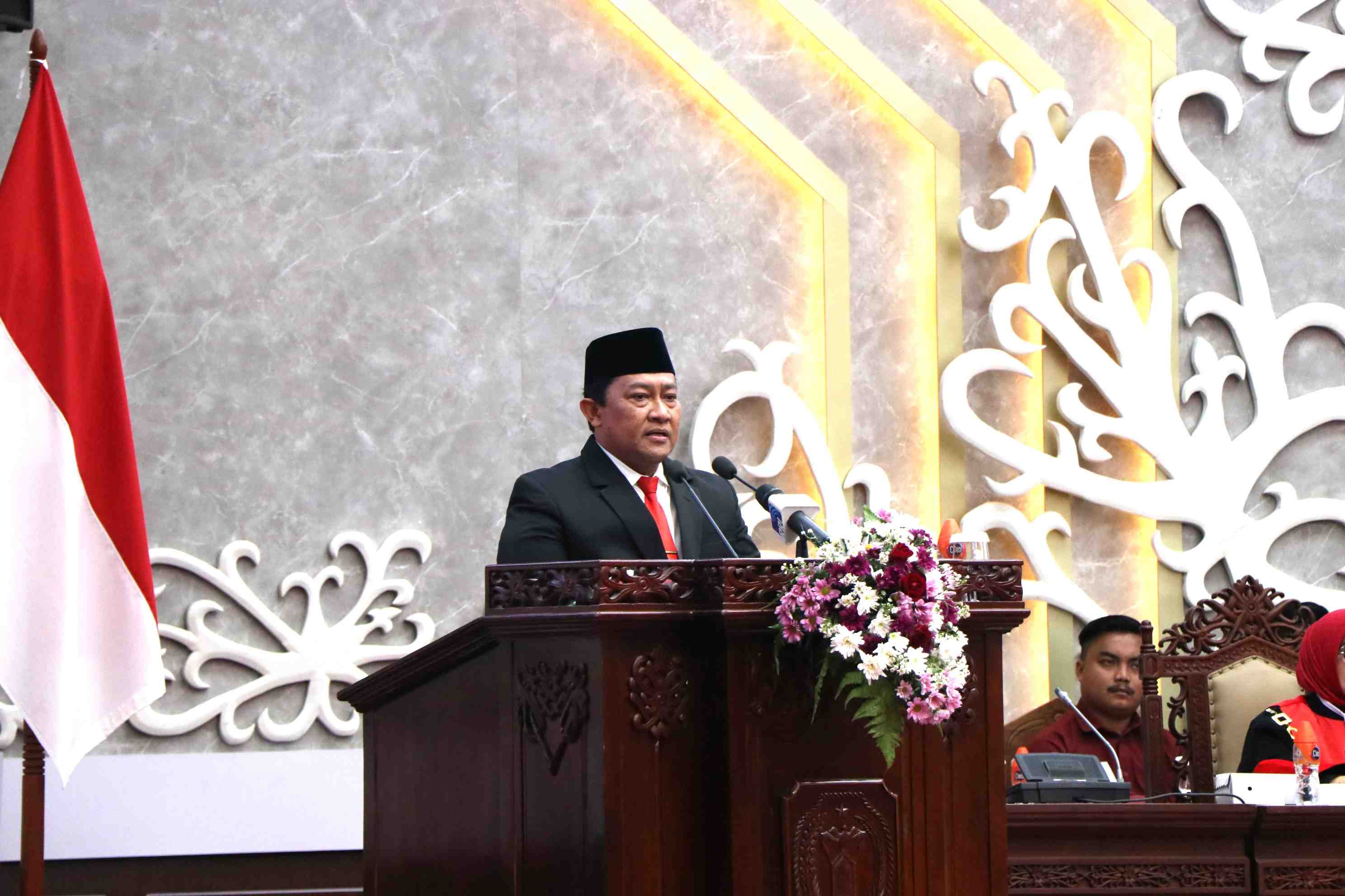 Hadiri Rapat Paripurna Pengucapan Sumpah Jabatan Pimpinan DPRD Prov. Kalteng, Kepala BKD Prov. Kalteng Harapkan Hubungan Kerja yang Makin Erat