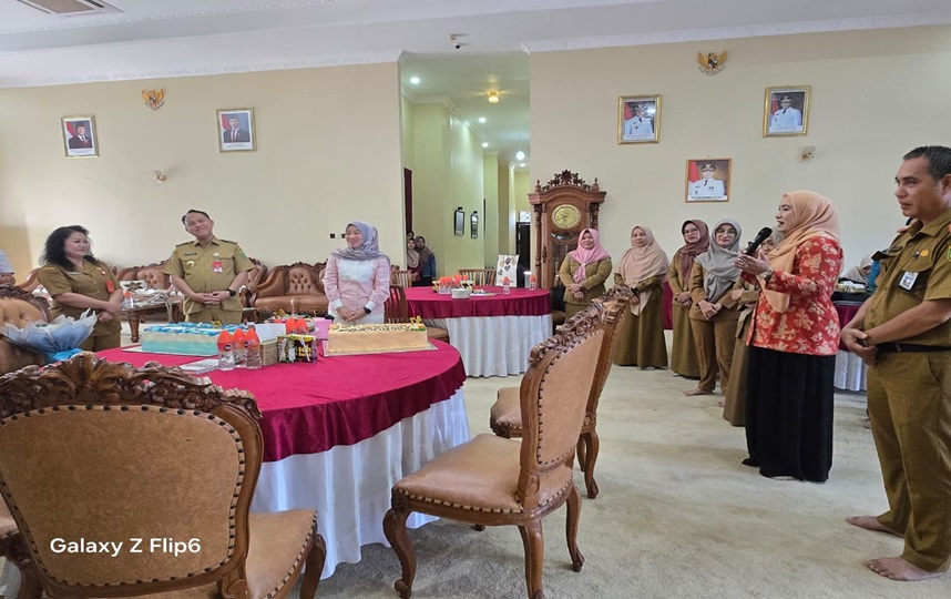 Silaturahmi dengan Lansia Pensiunan ASN, DWP Kab. Barsel Lakukan Anjangsana