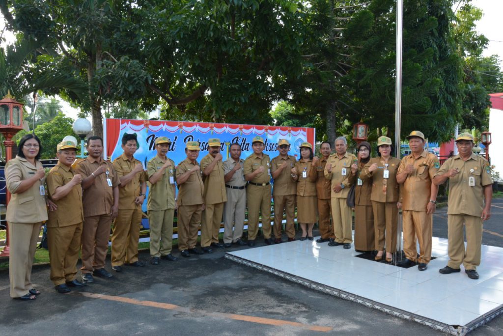 Kepala UPTD Pendidikan Ikuti Upacara di Halaman Disdik