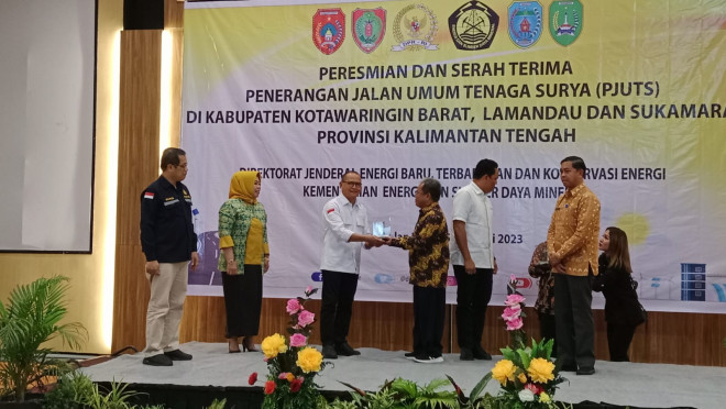 PJU Tenaga Surya di Kabupaten Kobar, Lamandau, dan Sukamara Diresmikan