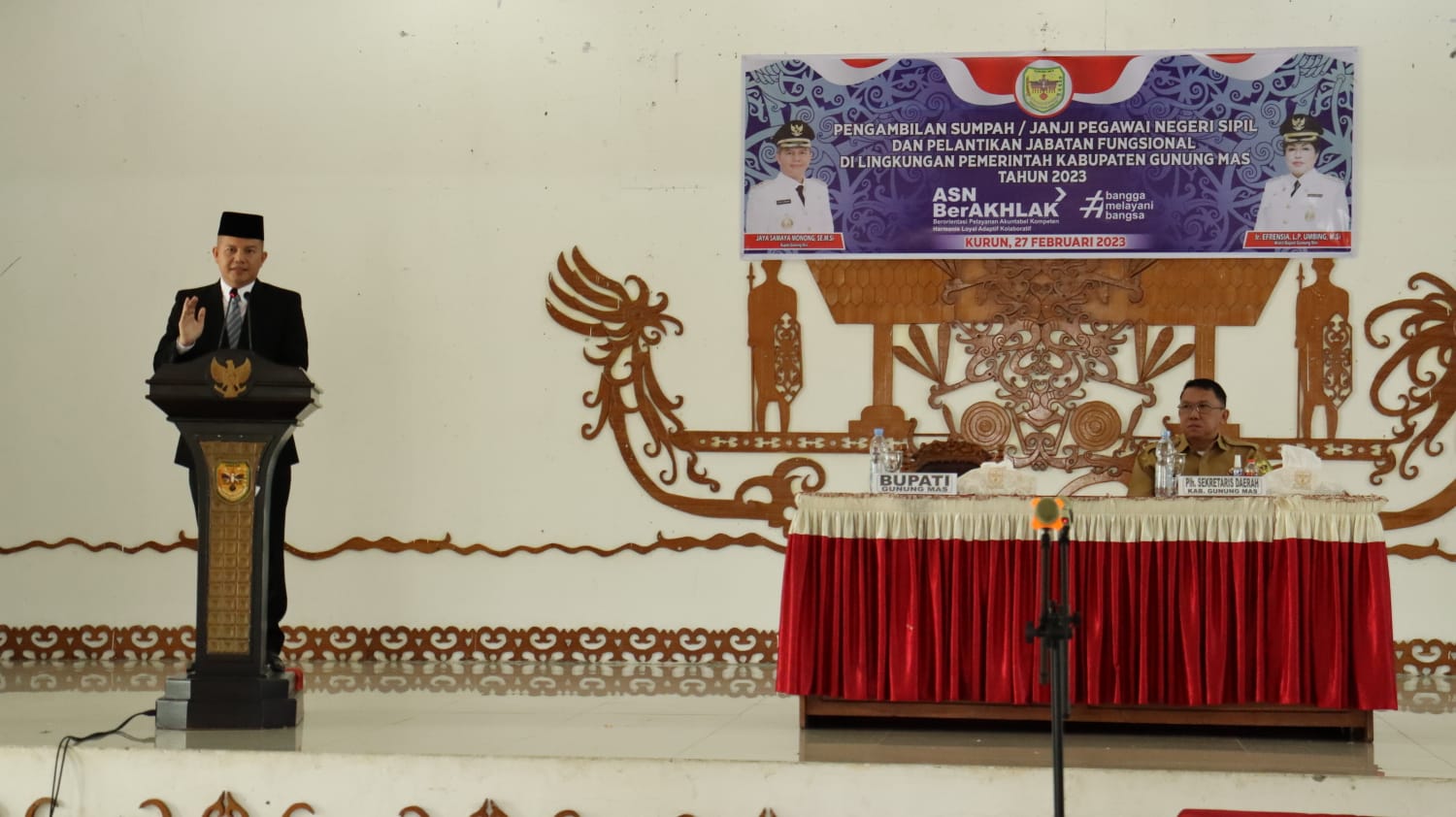 Bupati Gunung Mas Lantik 68 Orang PNS